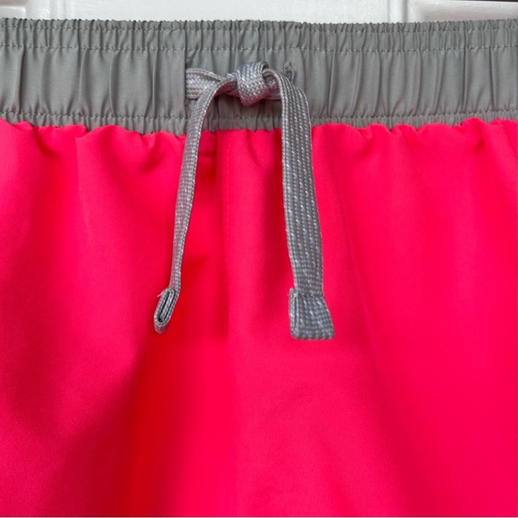•Under Armour• Girl’s Lightweight Athletic Shorts - Size Large - Picture 4 of 6